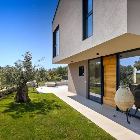 Modern Tia Ii With Outdoor Pool In Porec Villa