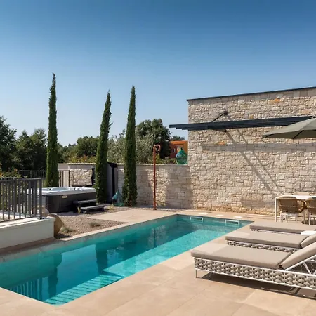 Modern Tia Ii With Outdoor Pool In Porec