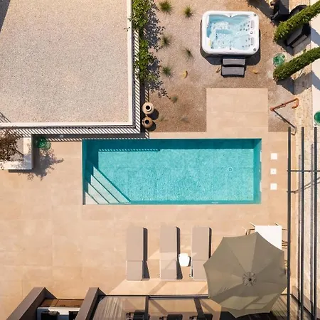 Modern Tia Ii With Outdoor Pool In Porec *