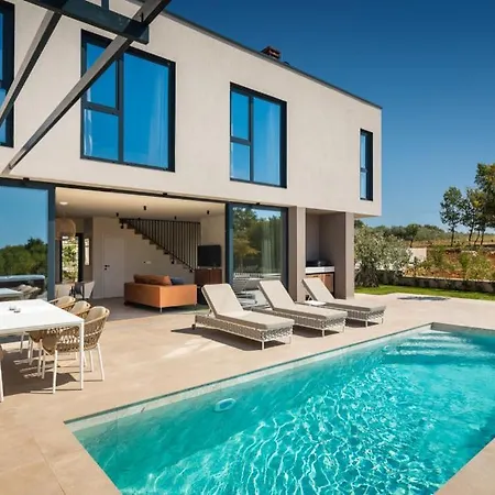Modern Tia Ii With Outdoor Pool In Porec * Nova Vas (Porec)
