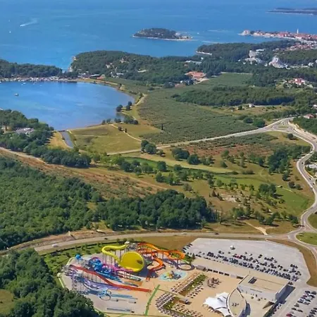 Modern Tia Ii With Outdoor Pool In Porec * Nova Vas (Porec)