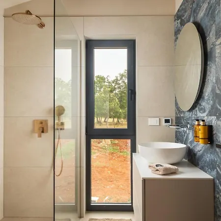 Vila Modern Tia Ii With Outdoor Pool In Porec *